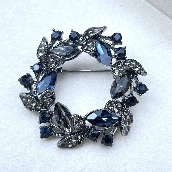 Gunmetal with Gray and Blue Sapphire Crystal Floral Leaf Wreath Pin Back Brooch - Picture 3 of 9
